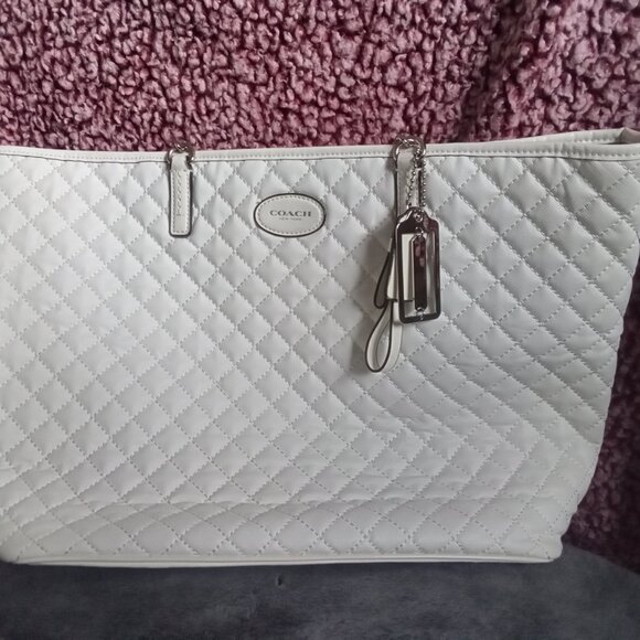 COACH METRO QUILTED CHAIN TOTE SILVER/ IVORY - Picture 1 of 9
